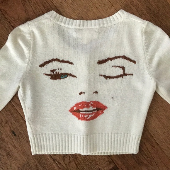Sweaters - Betsy Johnson Cropped Cardigan